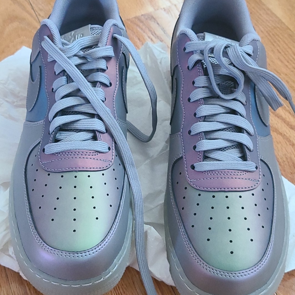 COPY - Nike limited edition. Iridescent.